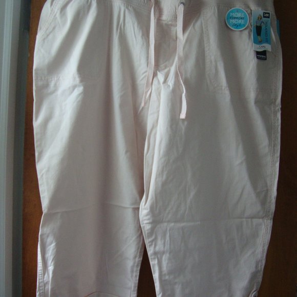 Lee Relaxed Fit Capri Pants Size 24W NWT - Picture 3 of 7